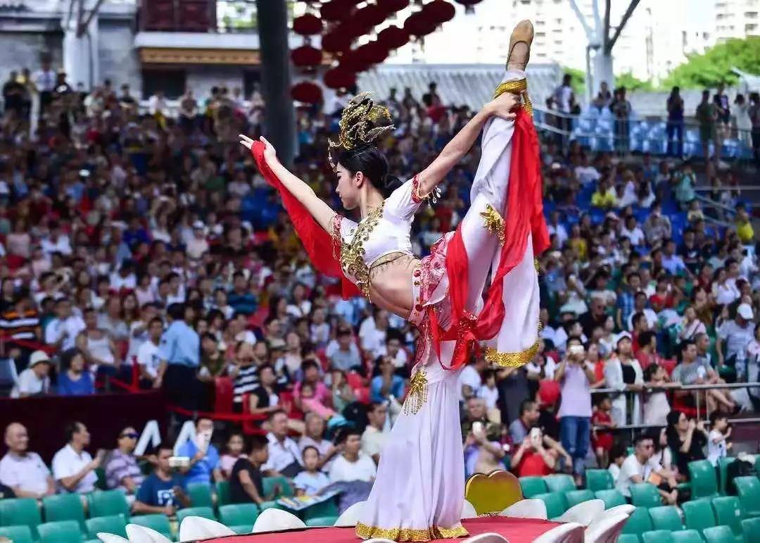 最新獅王動態(tài)揭秘，影響與觀點探究