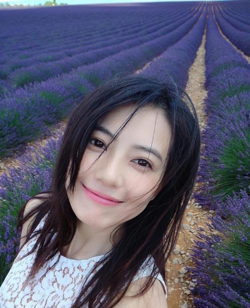 格格最新舞蹈演繹水之魅力——舞蹈中的科技與自然之美交融呈現(xiàn)