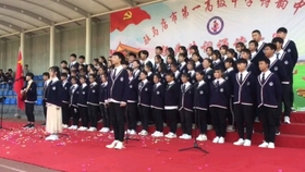 班級(jí)朗誦比賽隊(duì)形與心靈的自然之旅探索