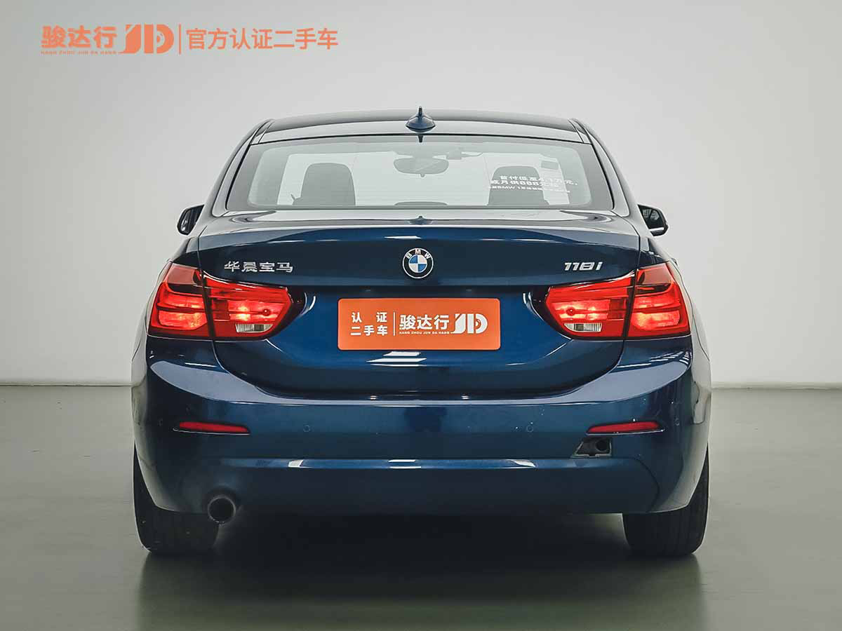 寶馬112i價(jià)格,駕馭夢(mèng)想,駛?cè)氤晒燔嚨? width=