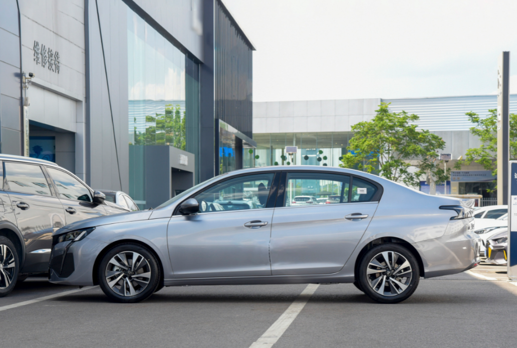 東風(fēng)雪鐵龍全新C4世嘉408最新款,時代風(fēng)尚與地位的完美融合