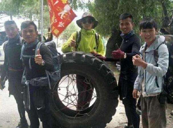 騎摩托車進(jìn)藏探尋小巷獨特風(fēng)味小店之旅視頻記錄