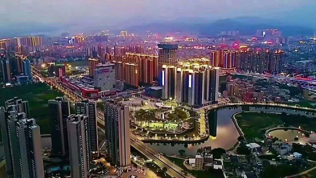 海豐市民廣場建設(shè)最新進(jìn)展揭秘??