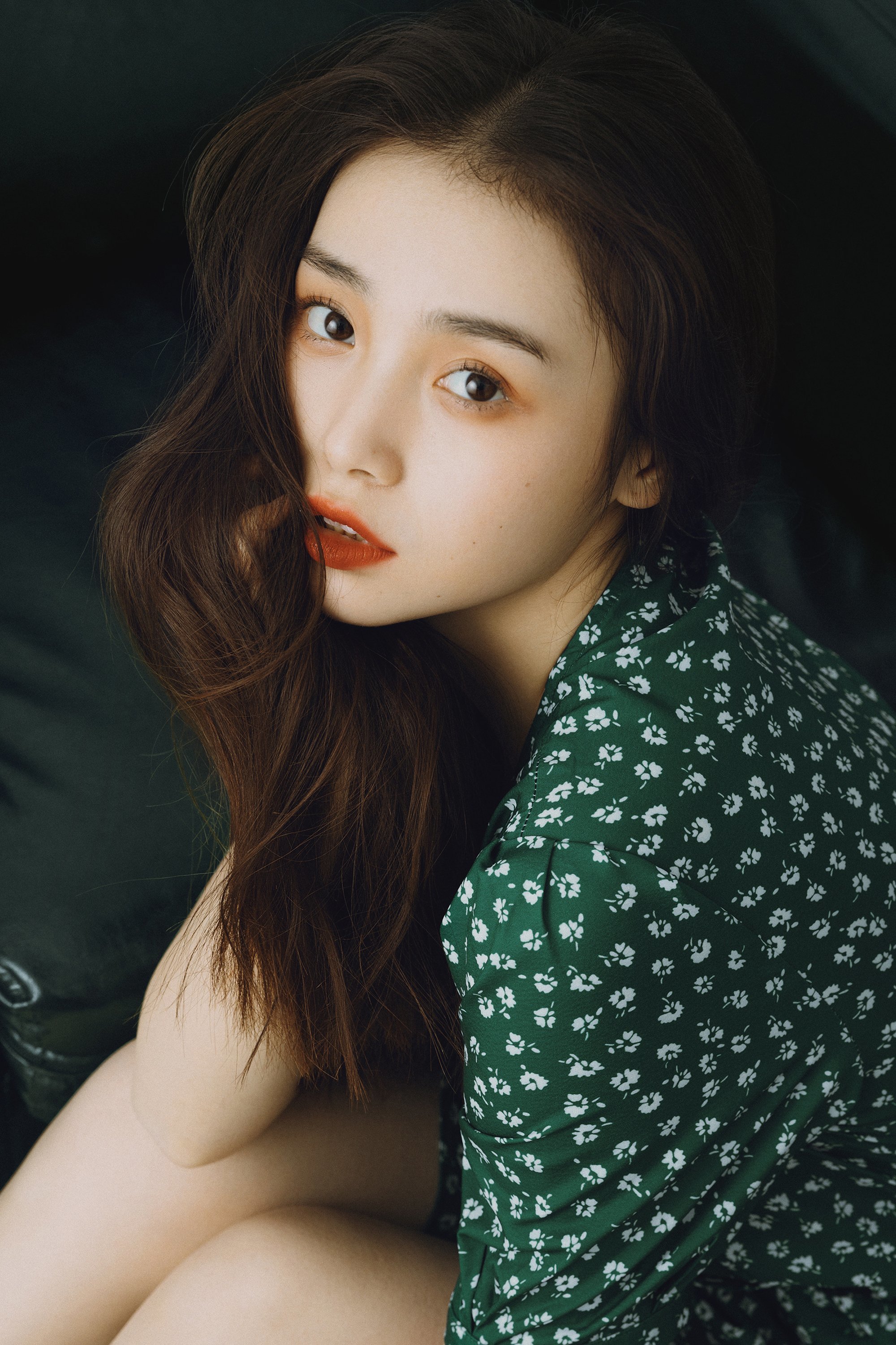 女孩最新照片與小巷深處的特色小店探秘之旅