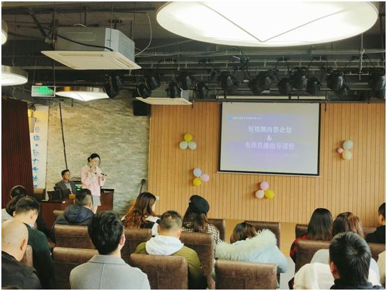 最新紅直播，觀點(diǎn)闡述與深度分析