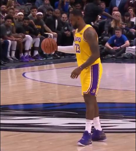 NBA賽場(chǎng)熱血瞬間與精彩集錦回顧